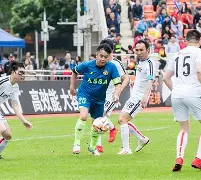 足球邀请赛，西城铁骑队与南城海豚队翻盘，阵地战处理得当！争冠格局再洗牌-爱游戏体育官网